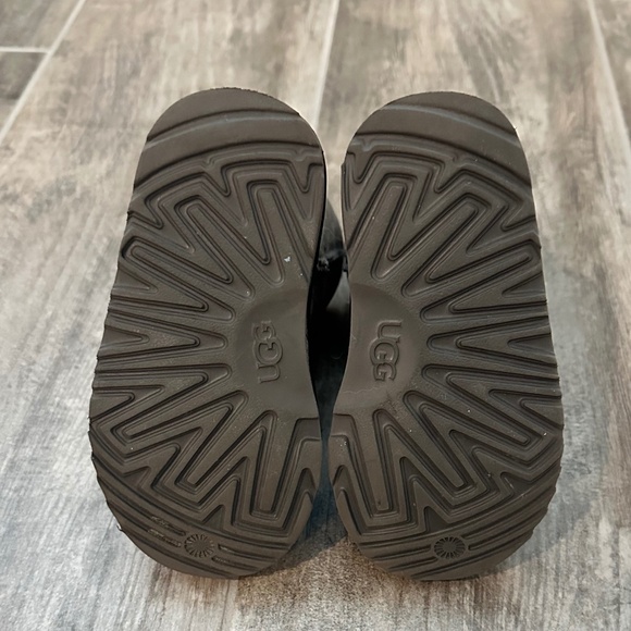 Ugg Classic Mini Toddler Boot - Size 8 - Picture 7 of 8